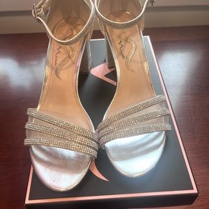 Nina silver dream size 7M